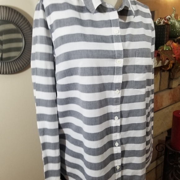 Forever  21 sz med shirt button down with collar - Picture 5 of 8